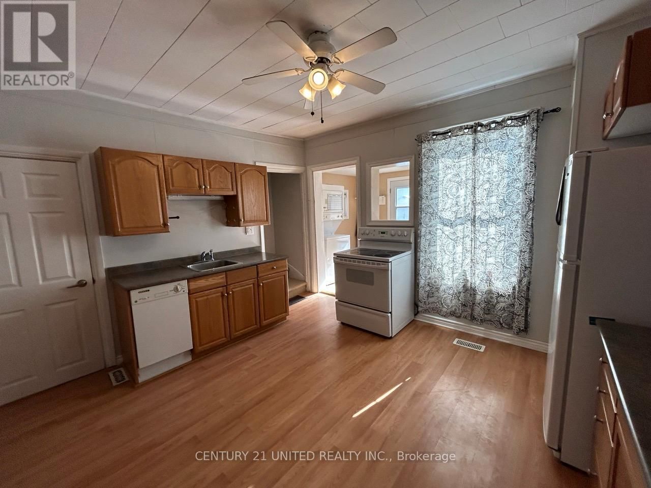 862 GEORGE STREET NORTH Image 11