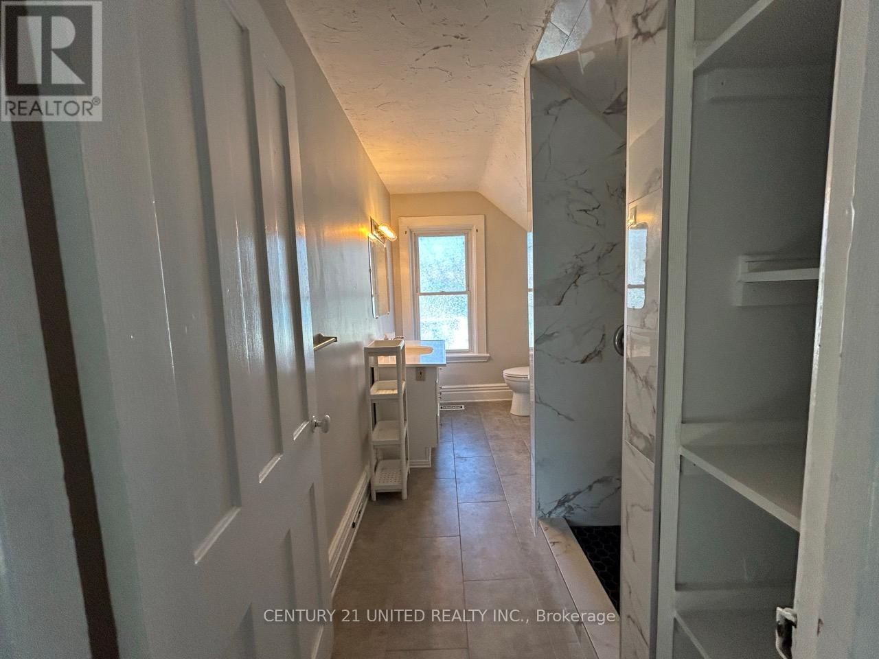 862 GEORGE STREET NORTH Image 22