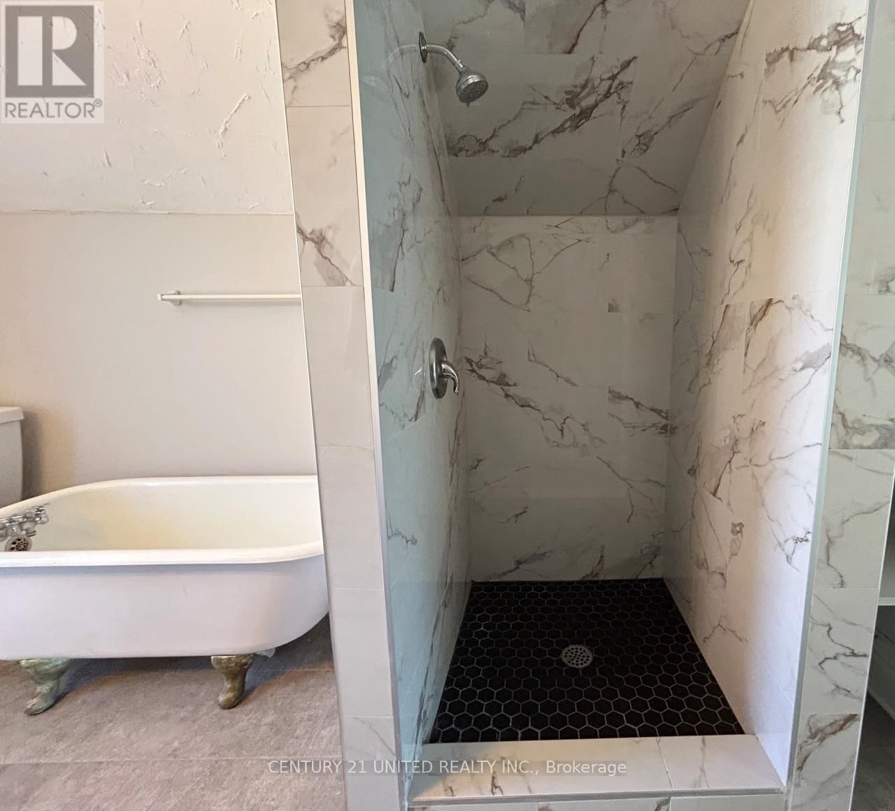 862 GEORGE STREET NORTH Image 24