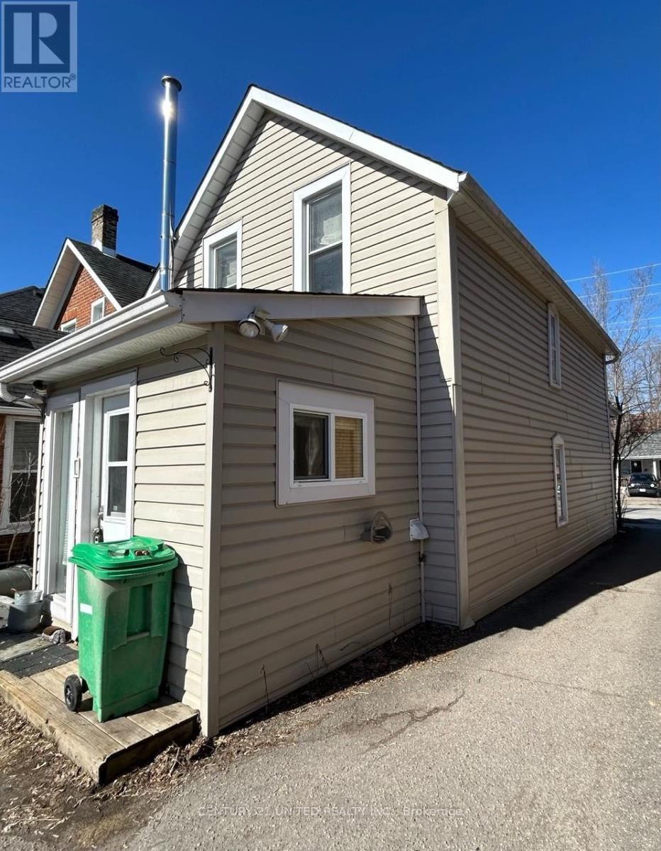 862 GEORGE STREET NORTH Image 27