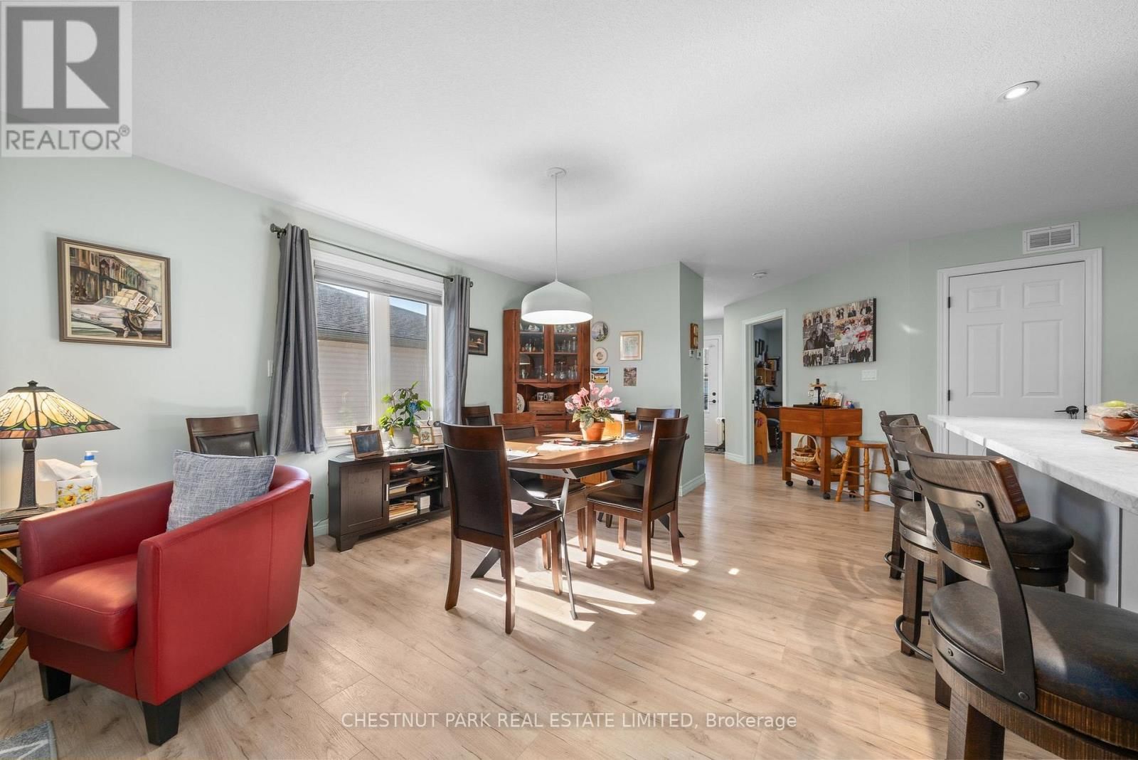 8 ABBOTT LANE Image 10