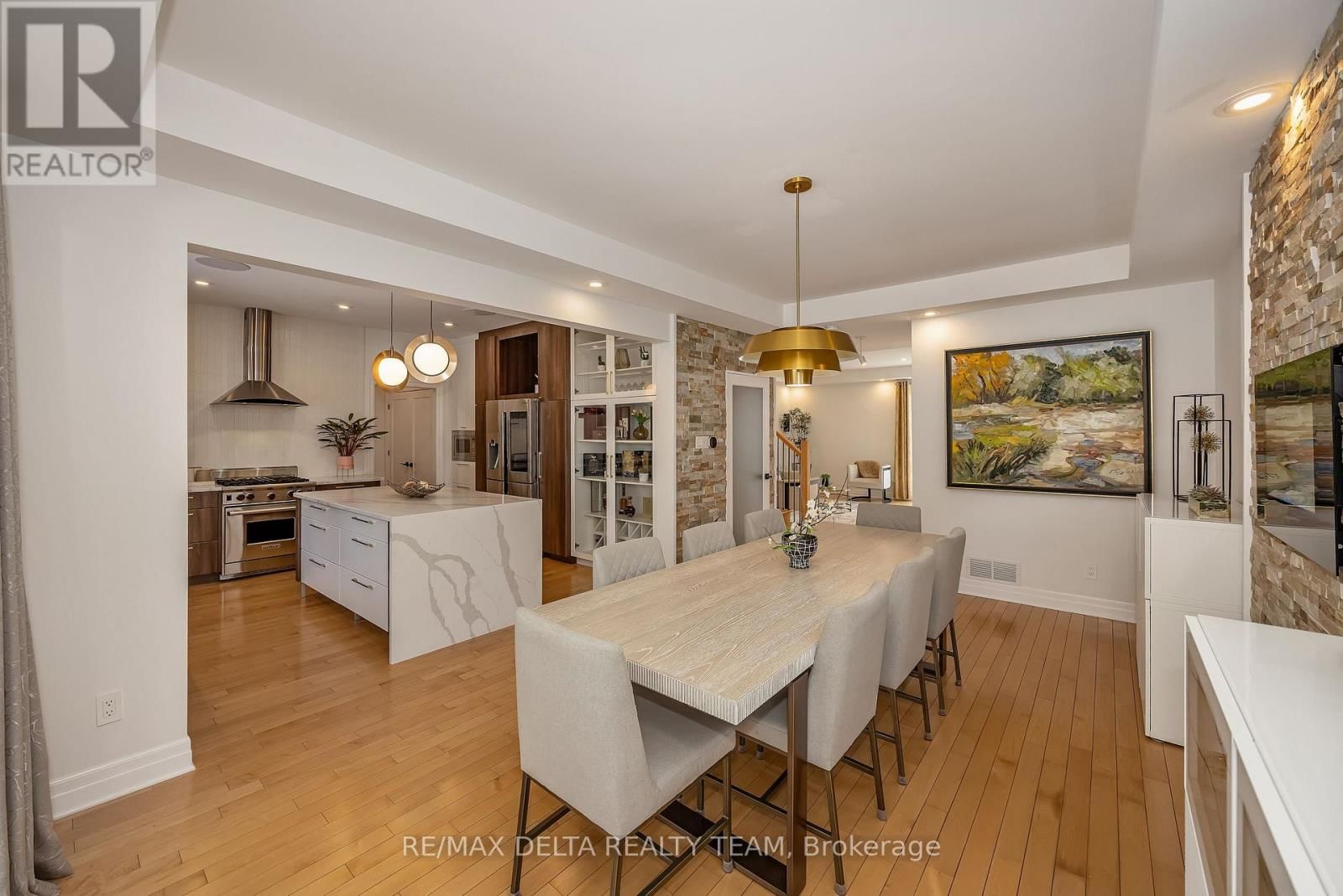 548 EMERALD STREET Image 8