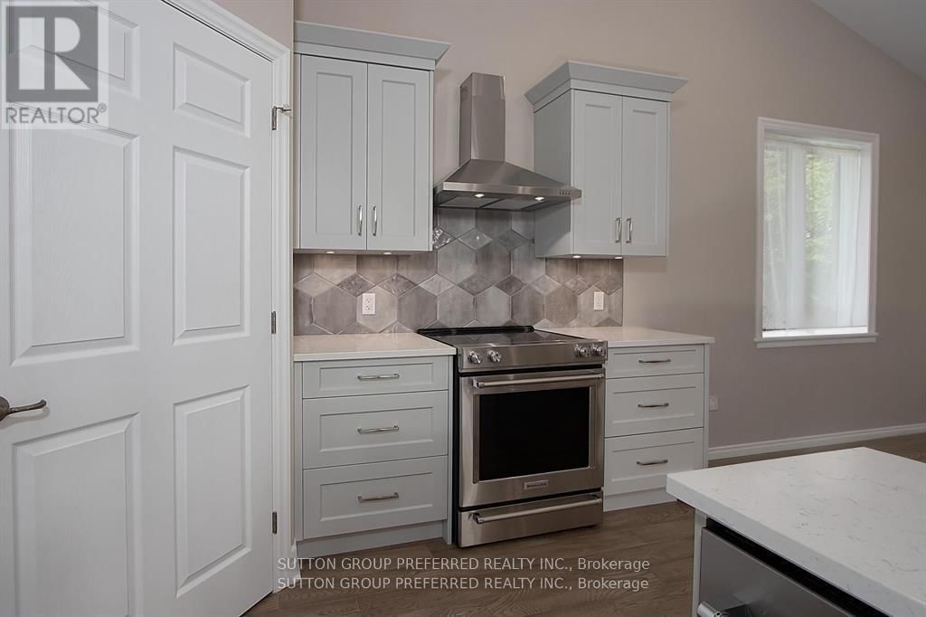 114 BARONS COURT Image 11