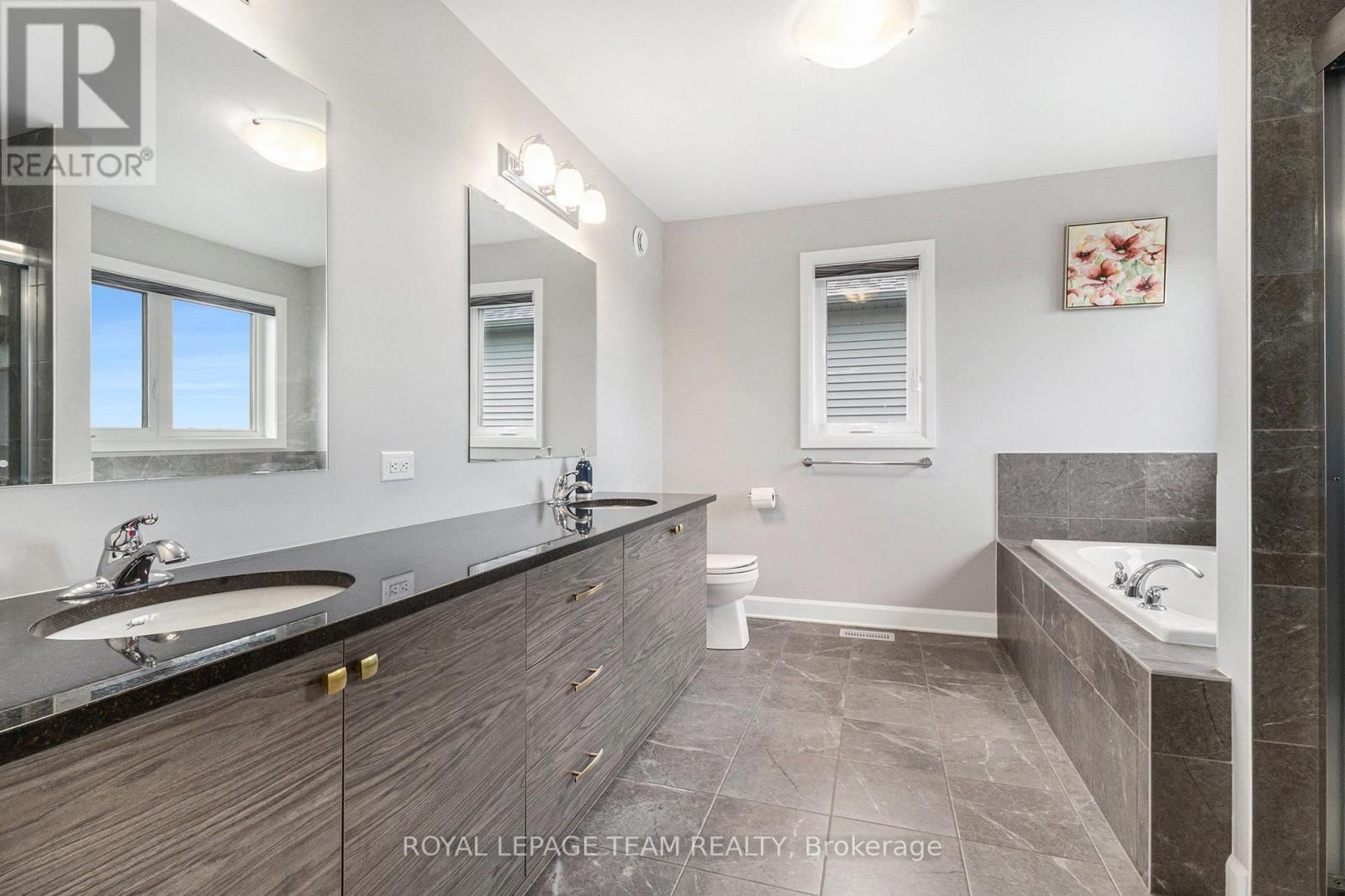 659 PARKVIEW TERRACE Image 14