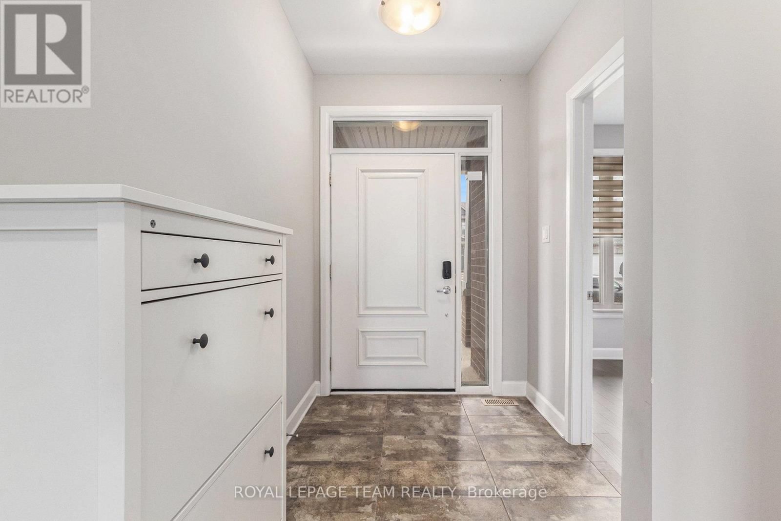 659 PARKVIEW TERRACE Image 3