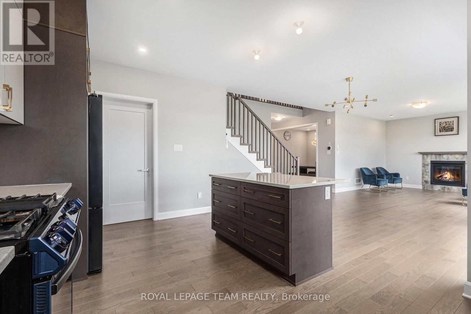 659 PARKVIEW TERRACE Image 9