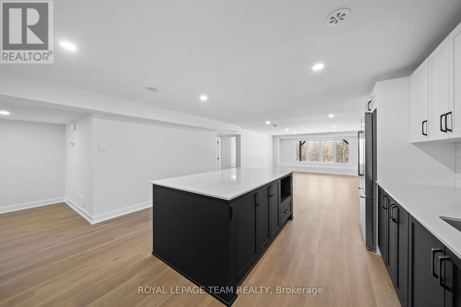 2 - 1140 MOORE STREET Image 10