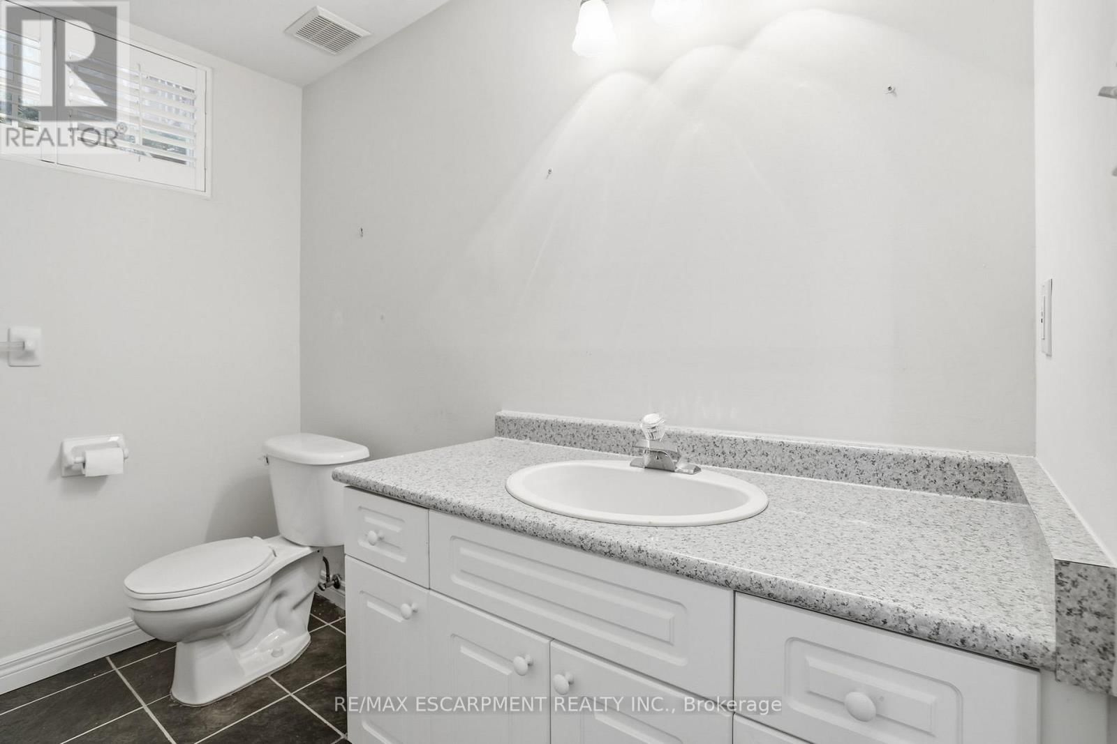 65 JERSEYVILLE ROAD EAST Image 32