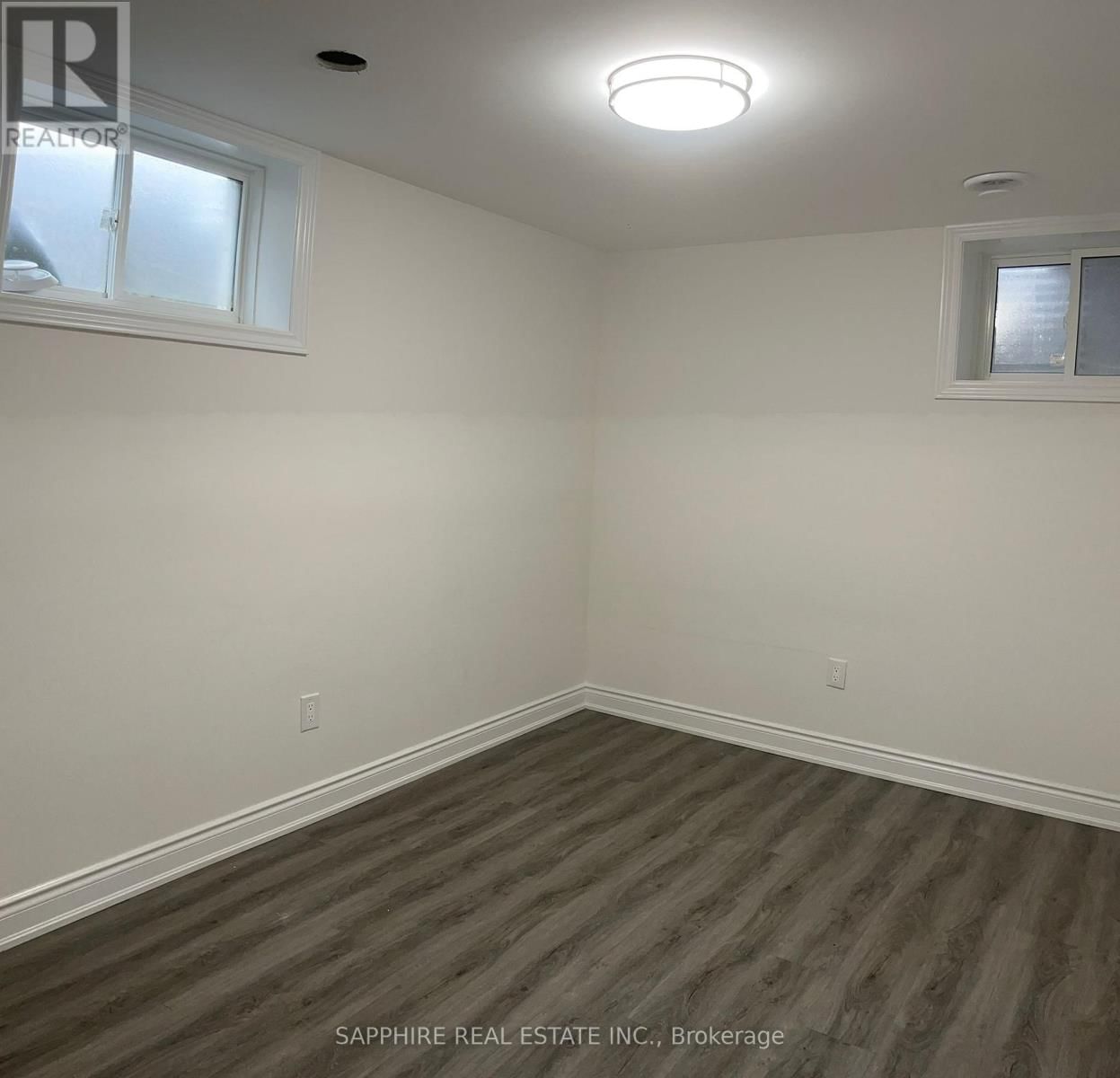 28 BARKER (BASEMENT) PARKWAY Image 11