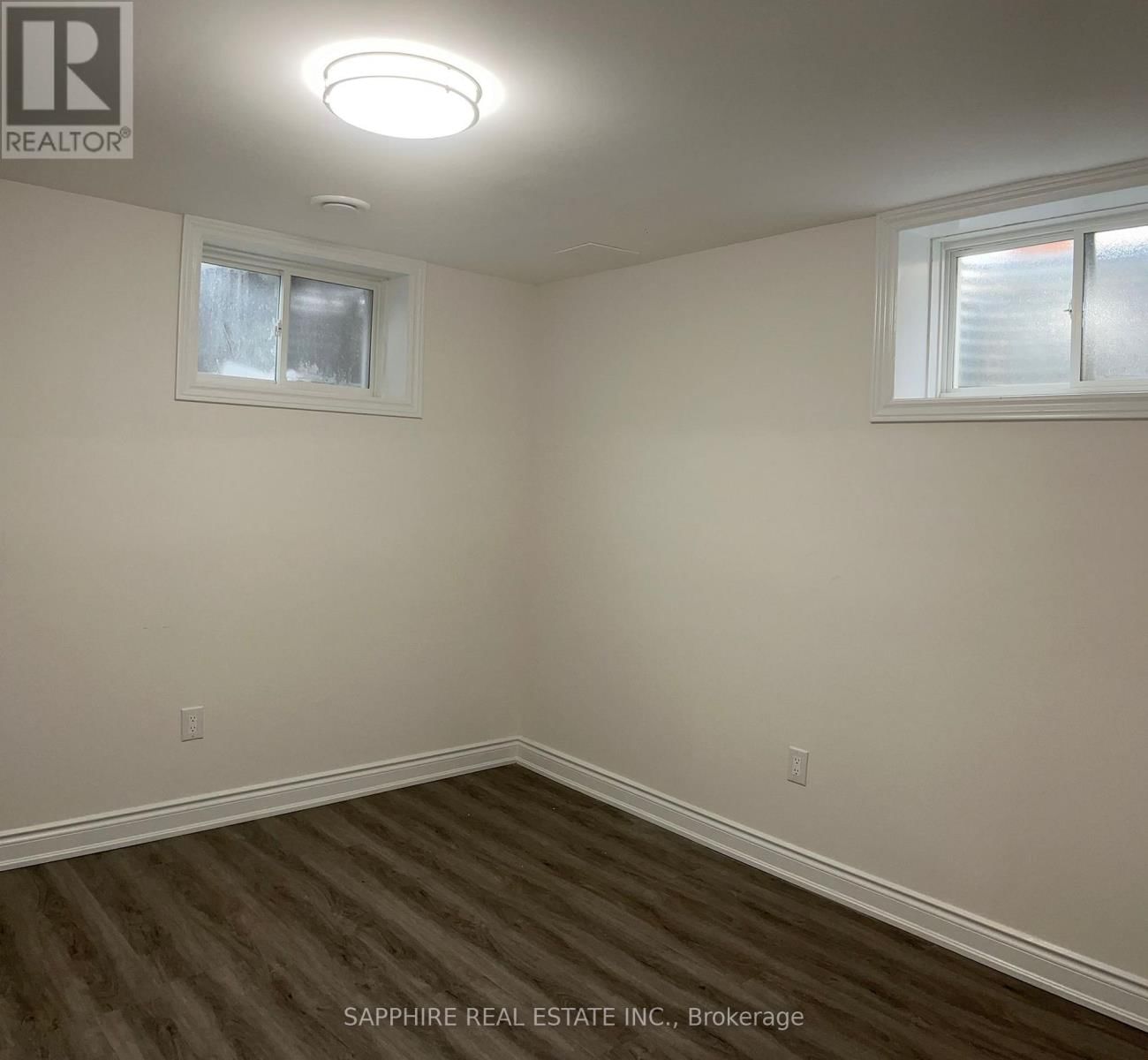 28 BARKER (BASEMENT) PARKWAY Image 12