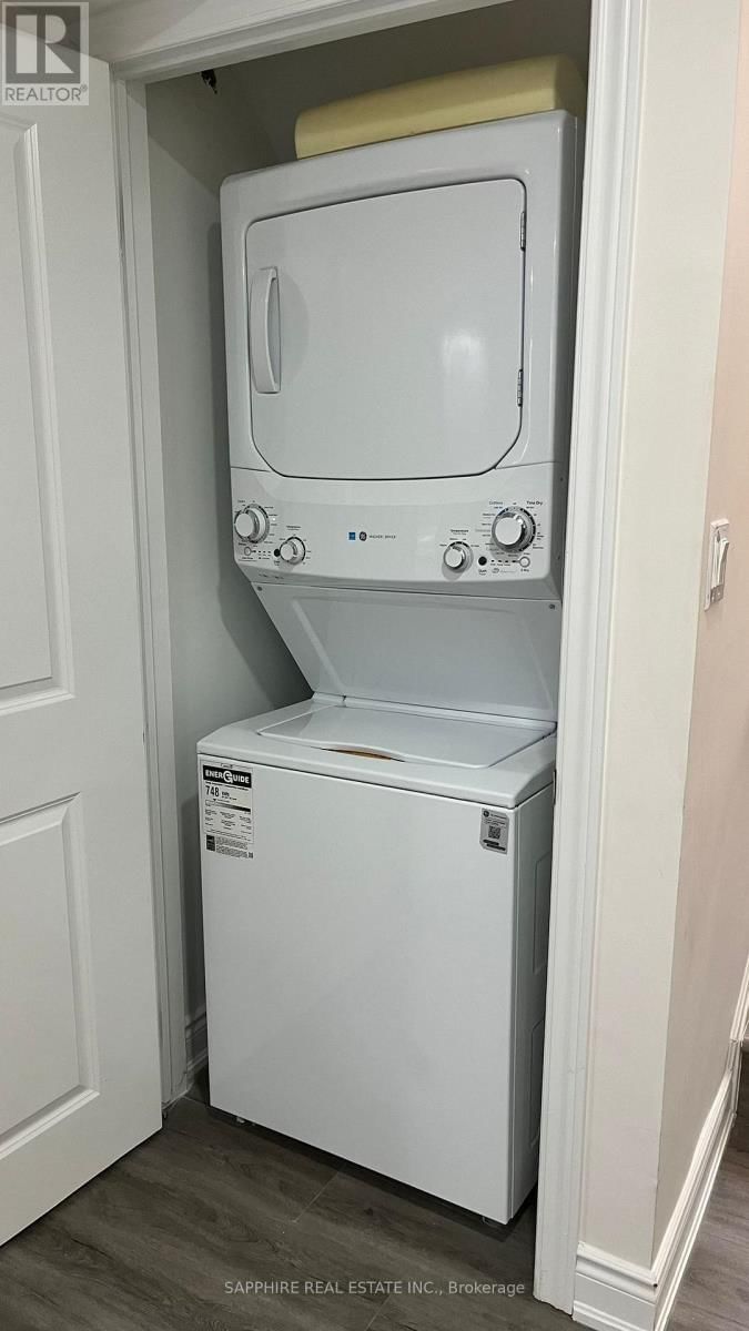 28 BARKER (BASEMENT) PARKWAY Image 16