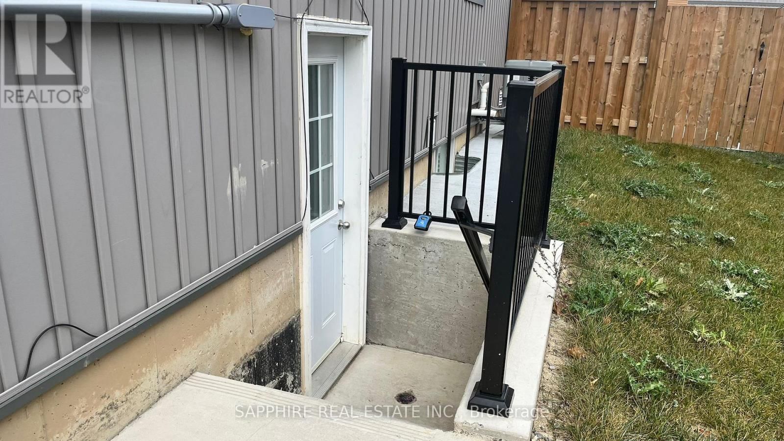 28 BARKER (BASEMENT) PARKWAY Image 3