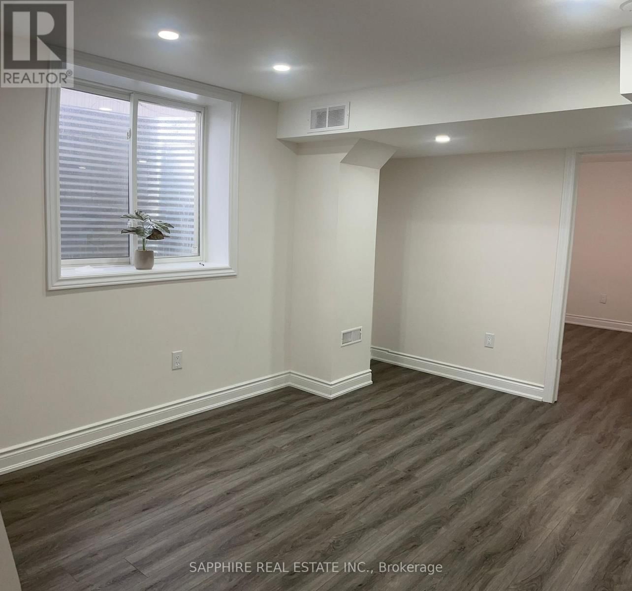 28 BARKER (BASEMENT) PARKWAY Image 6