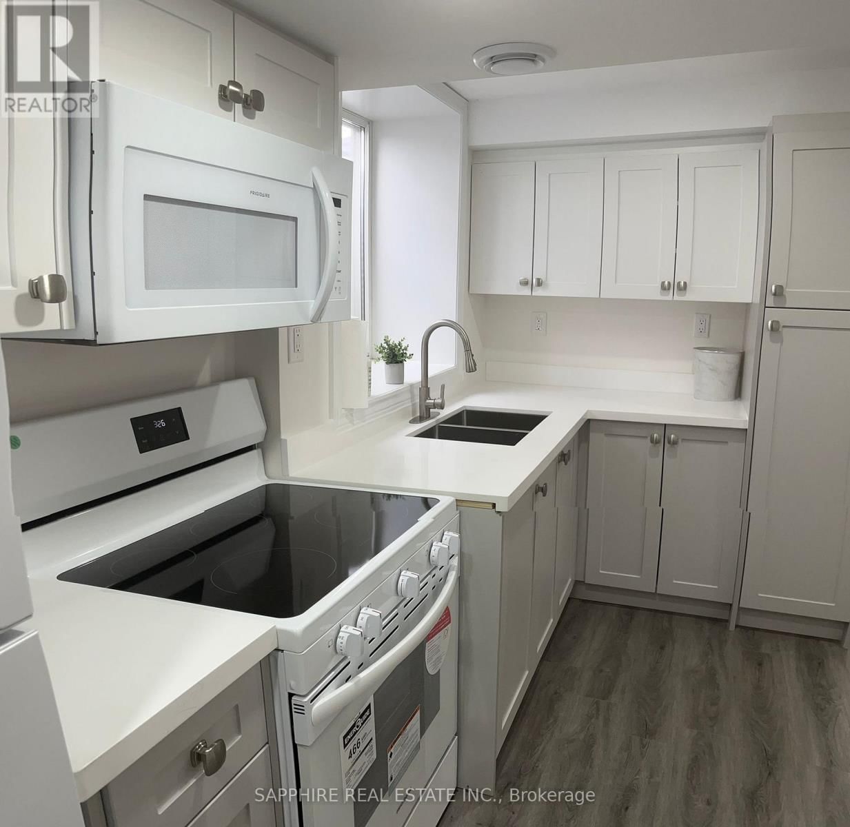 28 BARKER (BASEMENT) PARKWAY Image 8