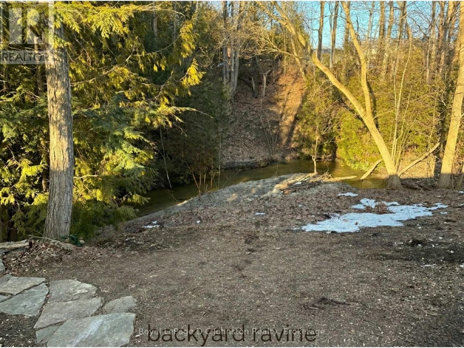 106 - 383 MCNABB STREET Image 12