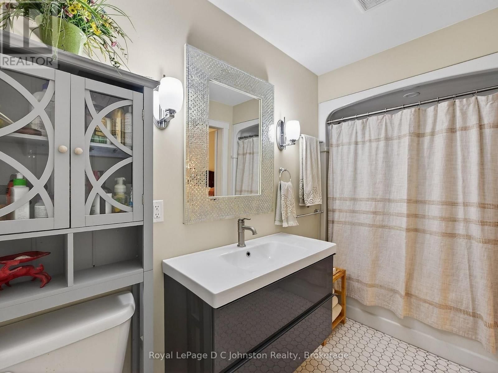 106 - 383 MCNABB STREET Image 27