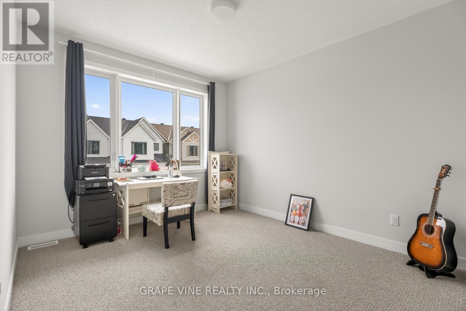 845 PEARLY EVERLASTING CRESCENT Image 34