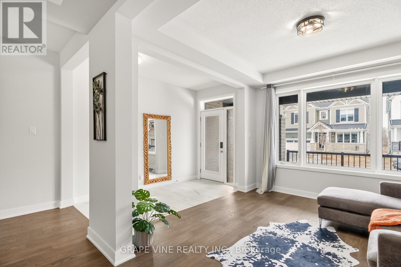 845 PEARLY EVERLASTING CRESCENT Image 4