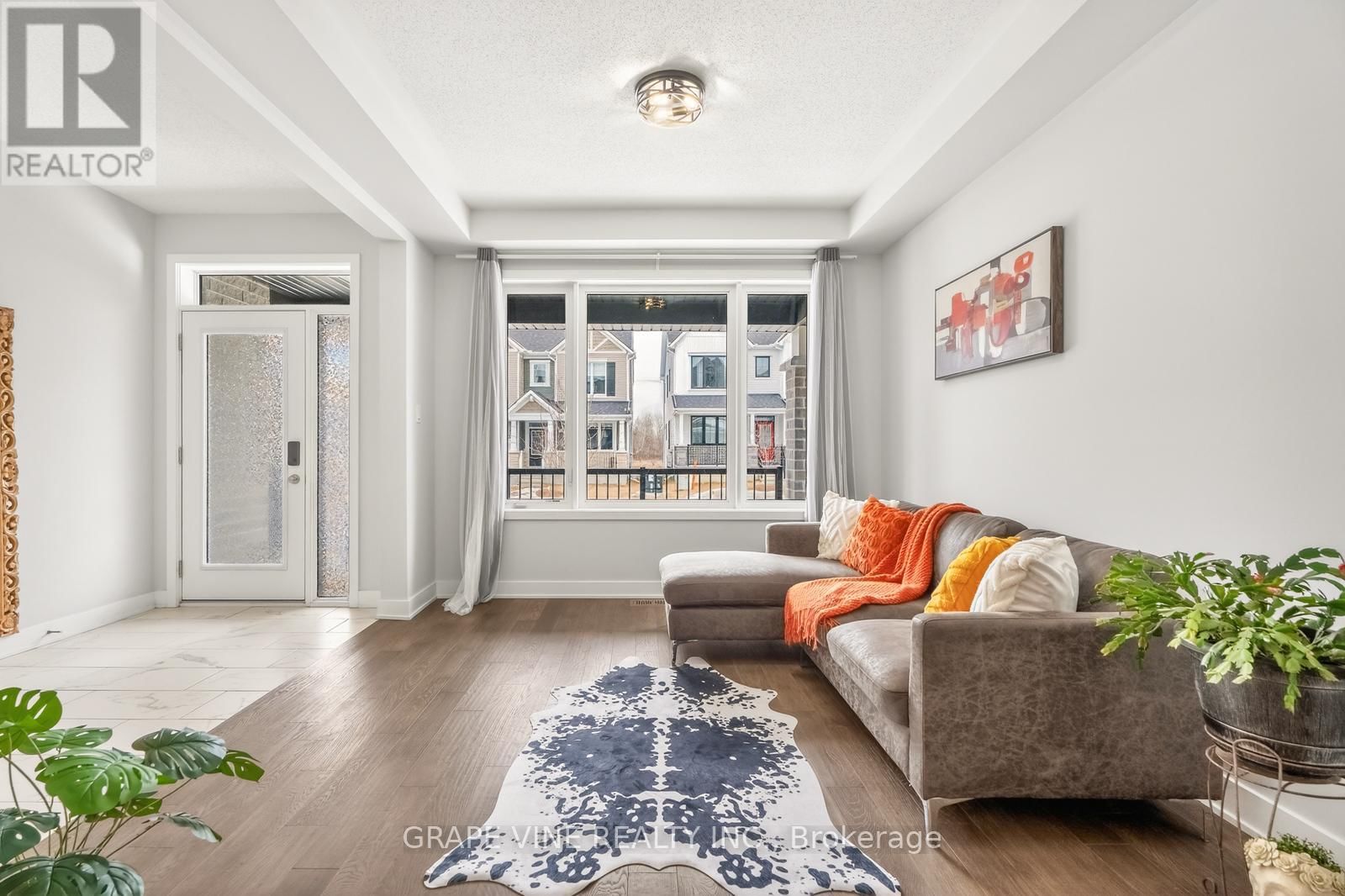 845 PEARLY EVERLASTING CRESCENT Image 7