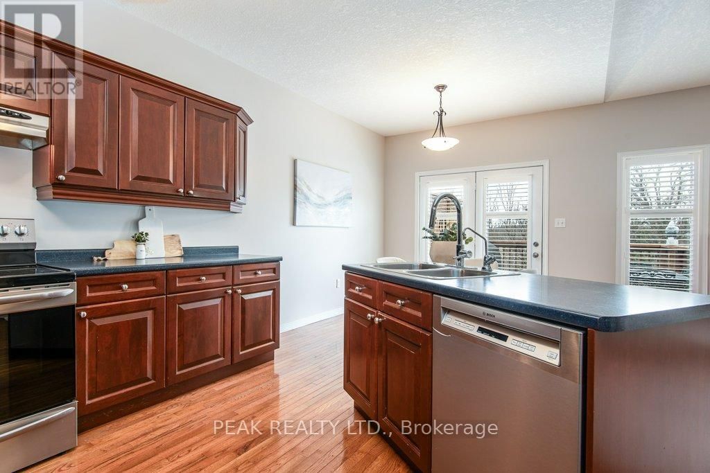 3 - 900 DOON VILLAGE ROAD Image 18