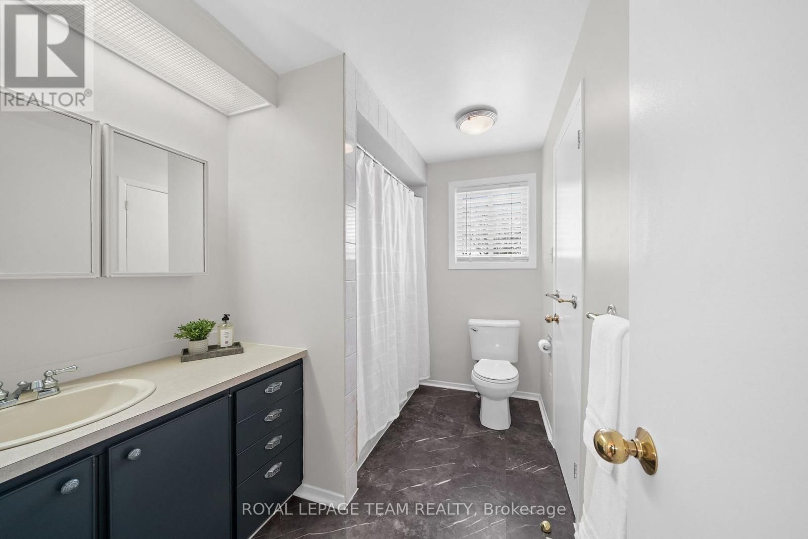 7942 DECARIE DRIVE Image 19