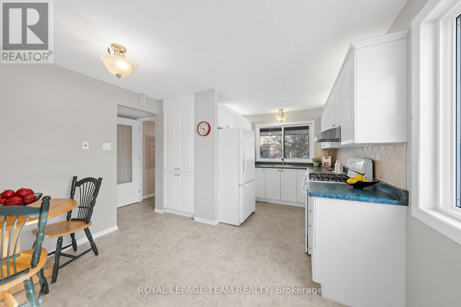 7942 DECARIE DRIVE Image 6