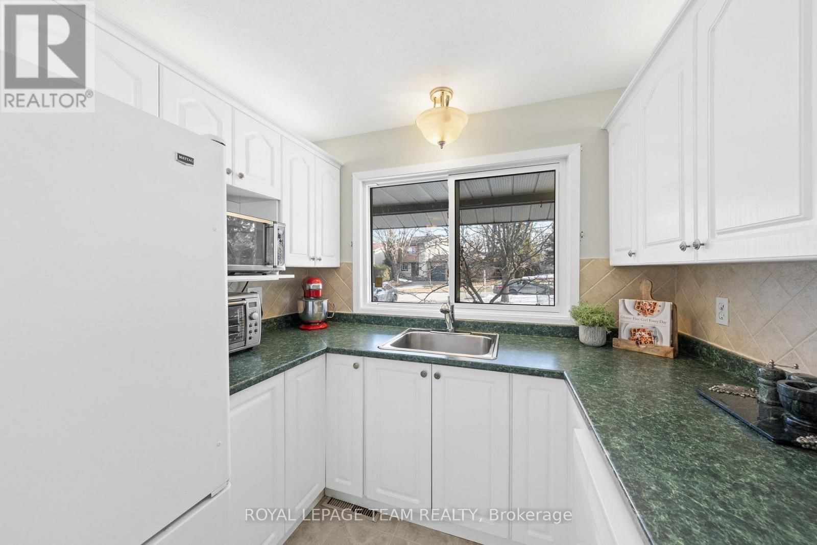 7942 DECARIE DRIVE Image 8