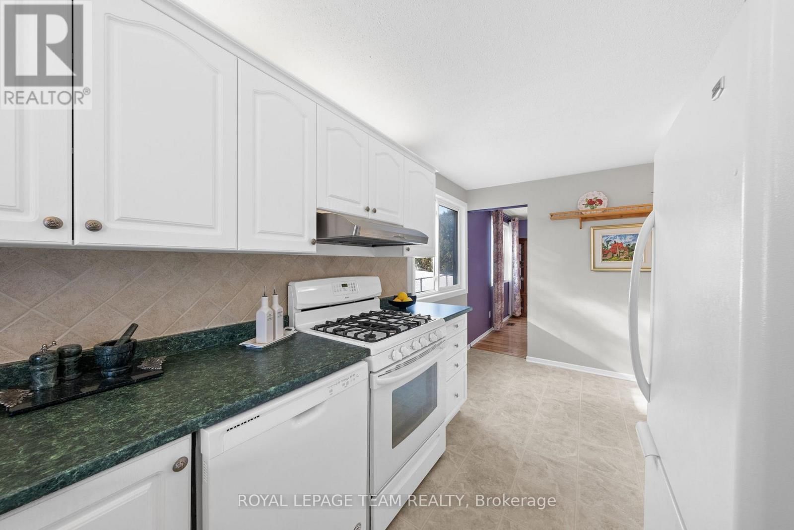 7942 DECARIE DRIVE Image 9