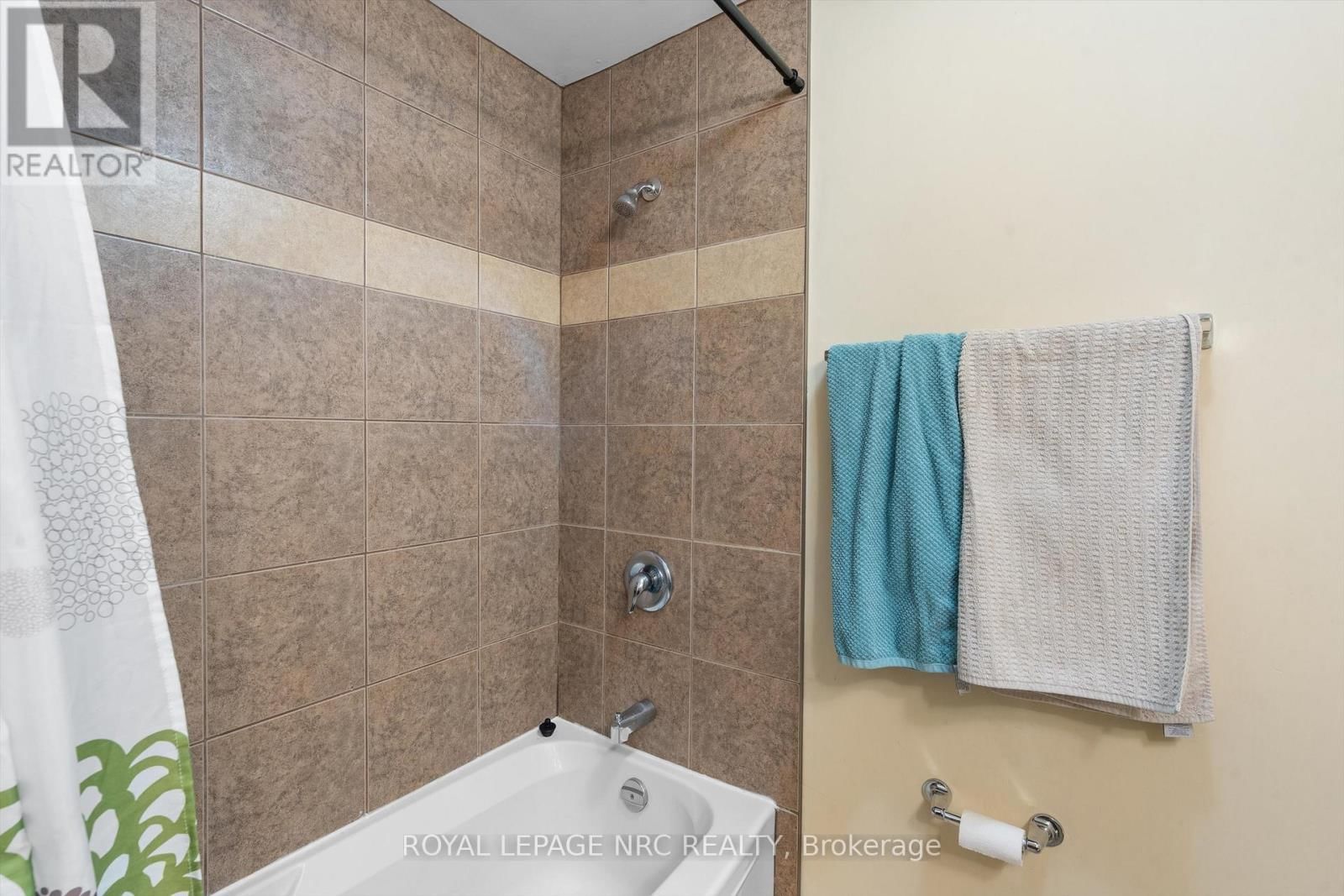 240 - 411 LAKE STREET Image 16