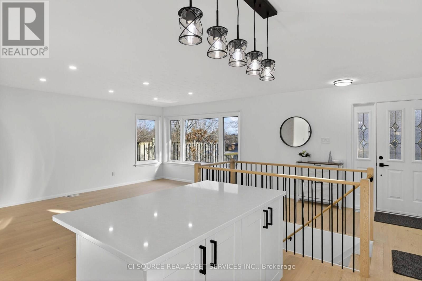 1092 GLENDALE DRIVE Image 13