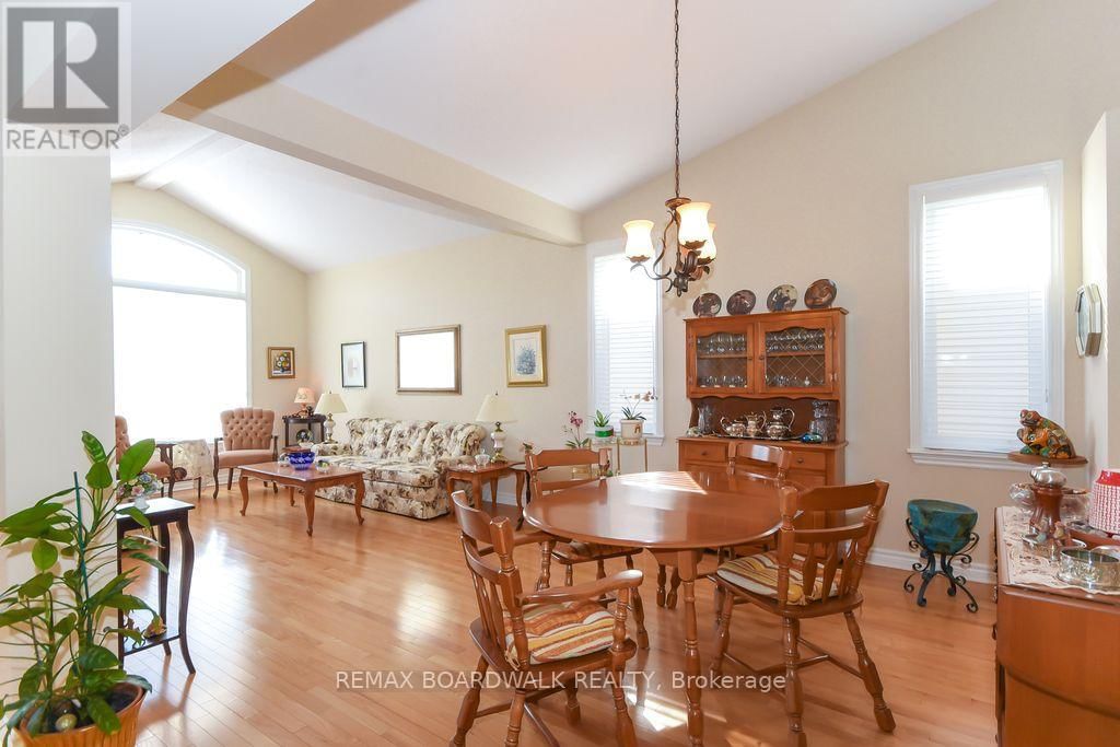 1861 MICKELBERRY CRESCENT Image 10