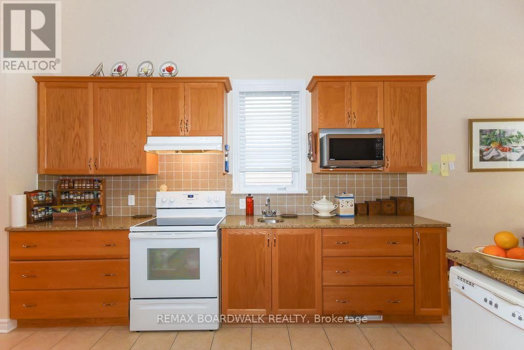 1861 MICKELBERRY CRESCENT Image 12