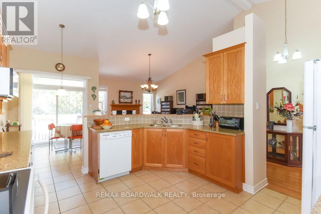 1861 MICKELBERRY CRESCENT Image 13