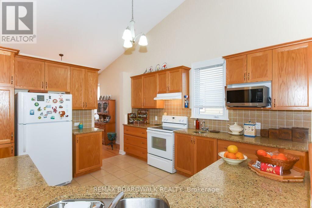 1861 MICKELBERRY CRESCENT Image 15