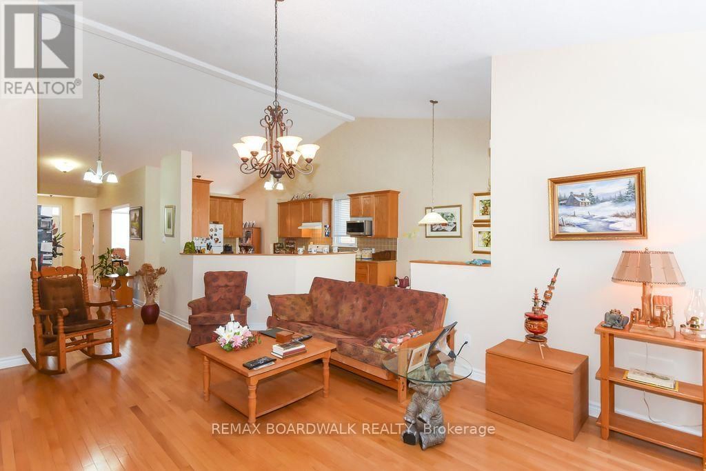 1861 MICKELBERRY CRESCENT Image 19