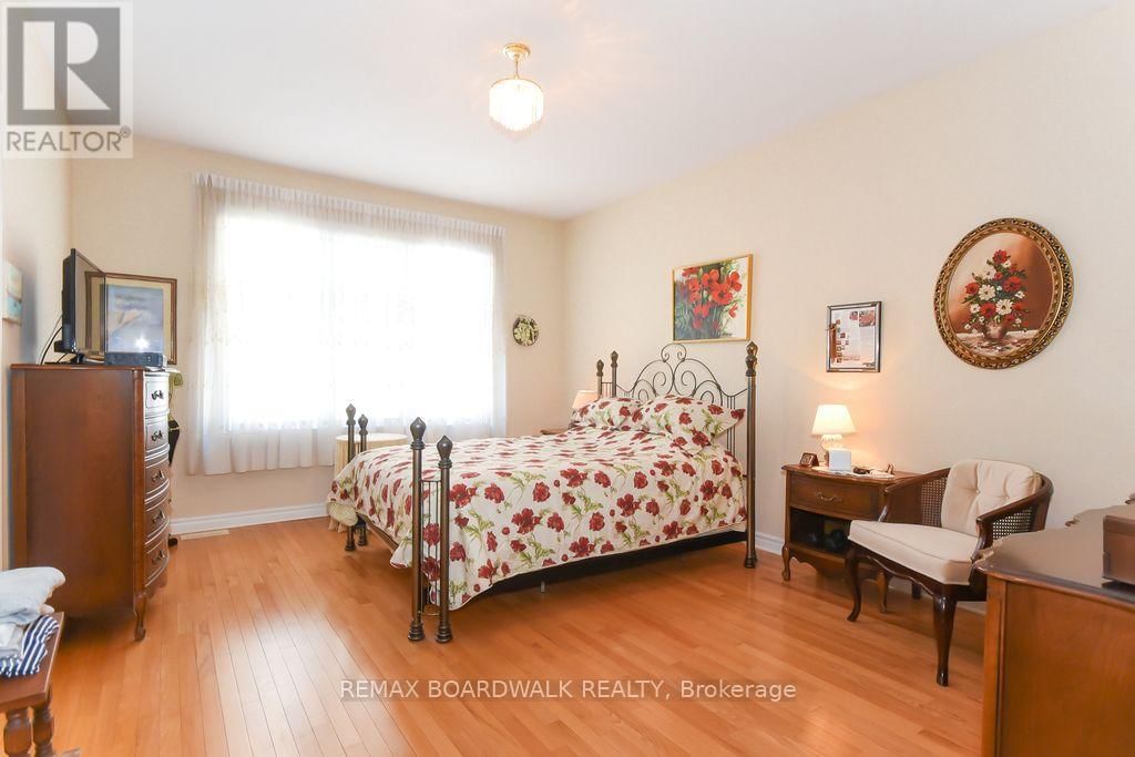 1861 MICKELBERRY CRESCENT Image 22