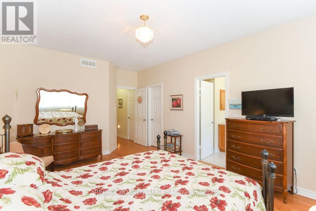 1861 MICKELBERRY CRESCENT Image 26