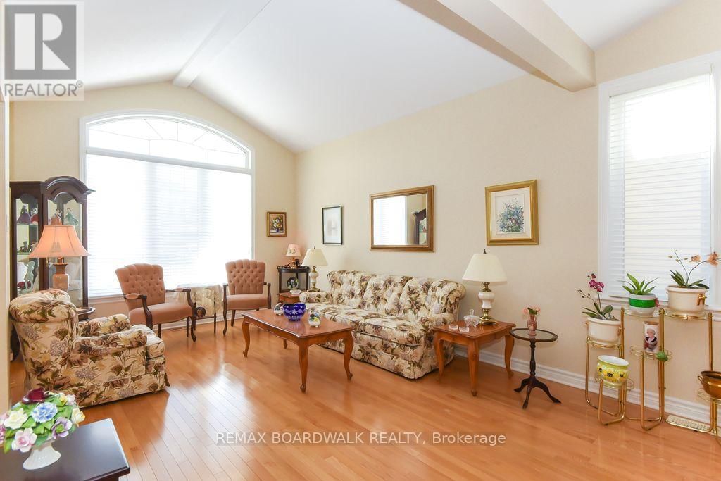 1861 MICKELBERRY CRESCENT Image 4