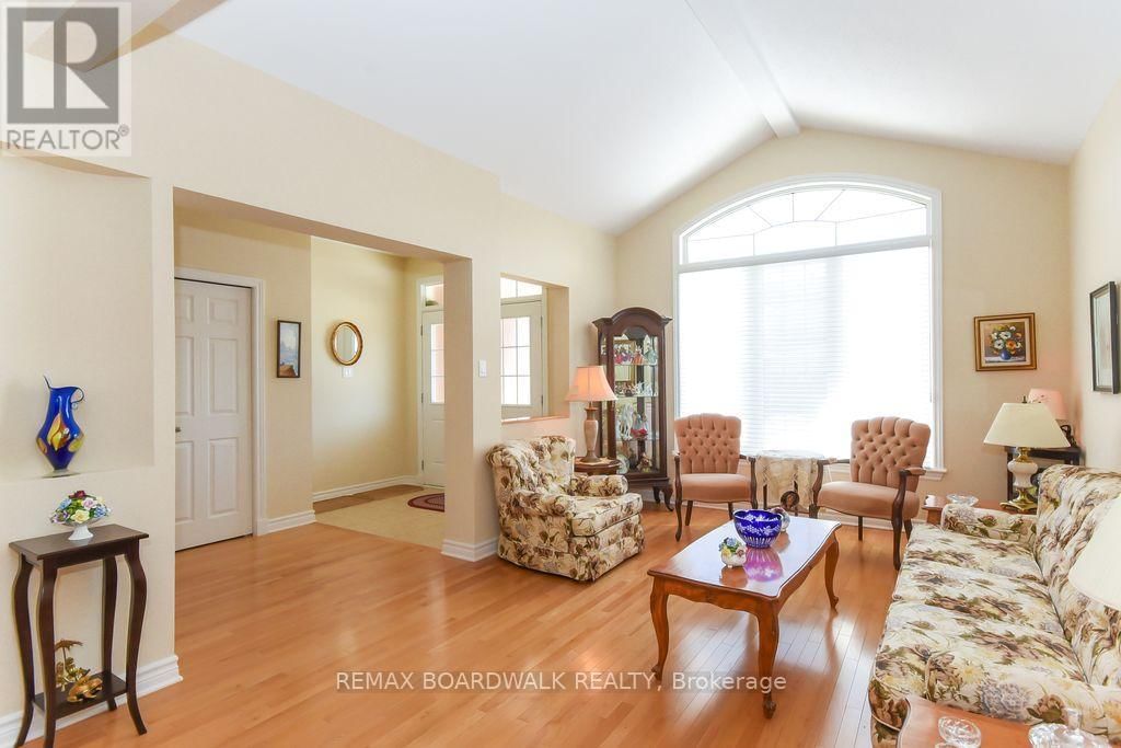 1861 MICKELBERRY CRESCENT Image 5