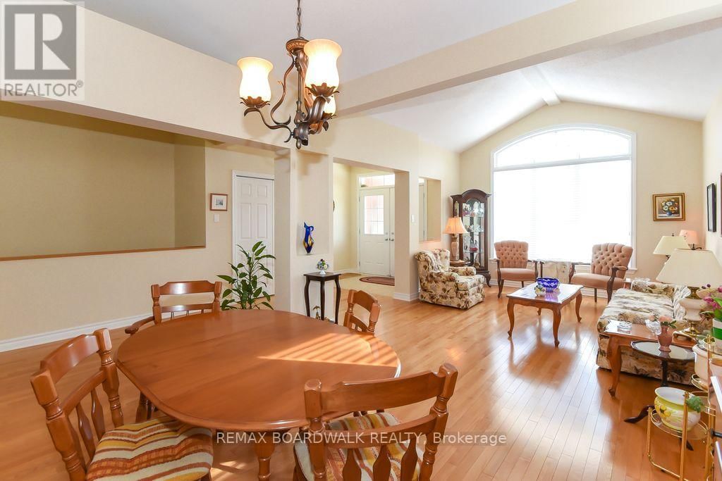 1861 MICKELBERRY CRESCENT Image 9