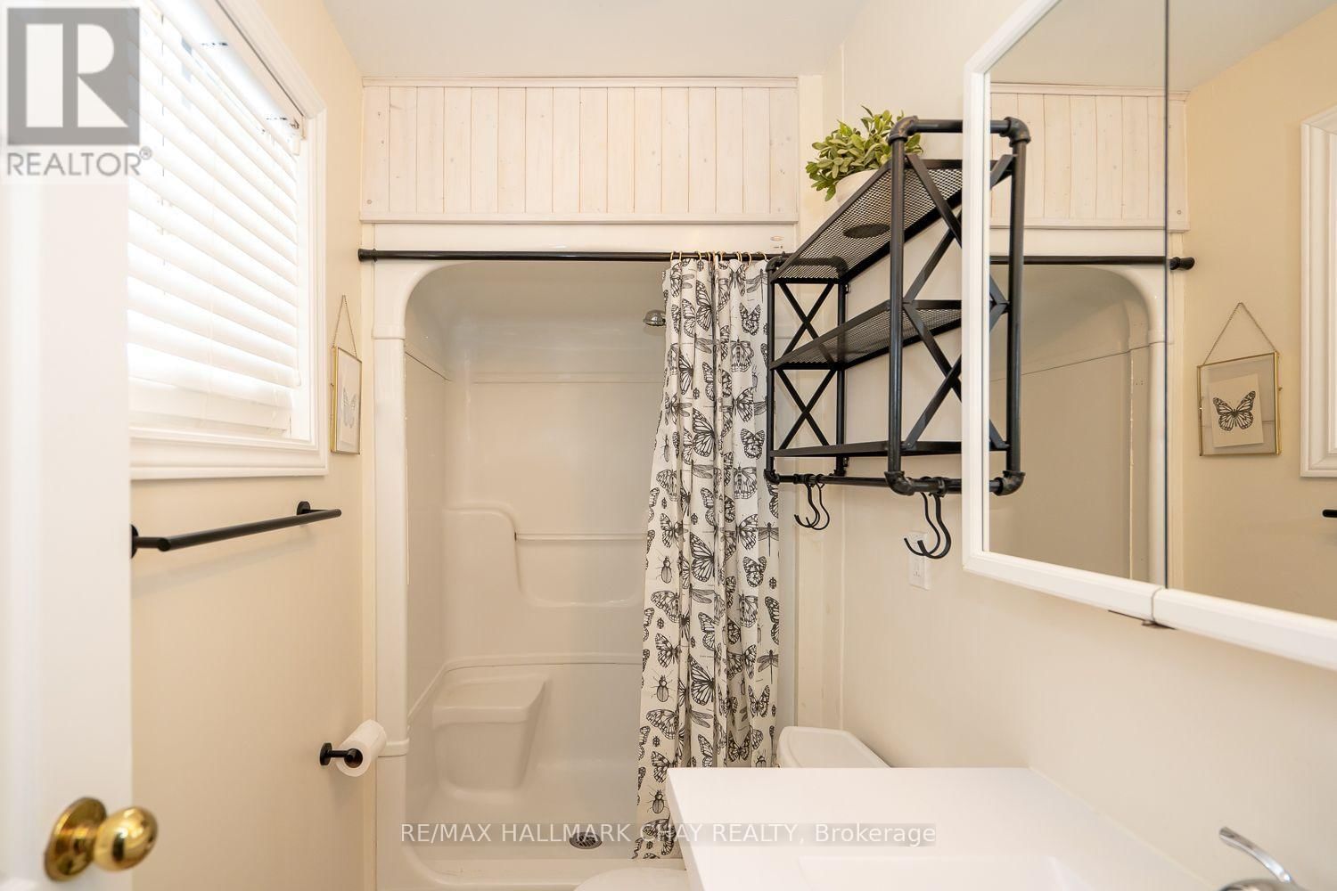 16 MAES CRESCENT Image 15