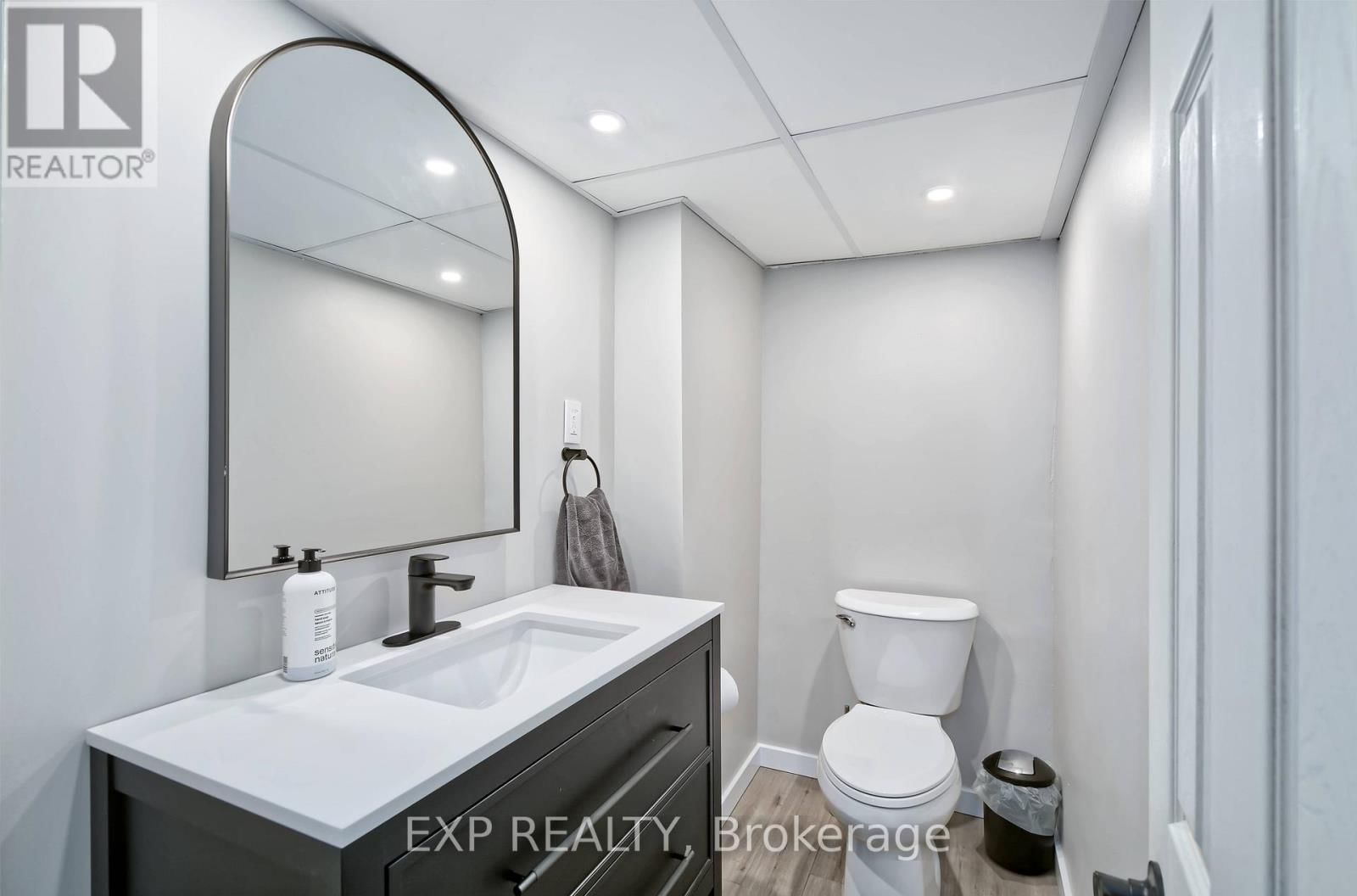 8 METCALFE CRESCENT Image 23