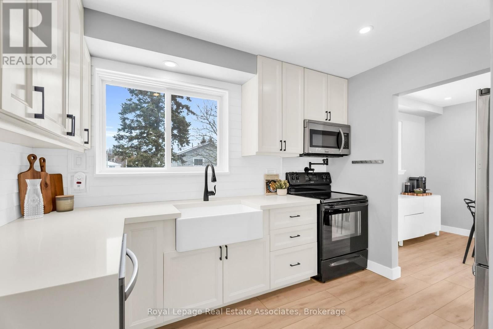 112 SUSAN STREET Image 12