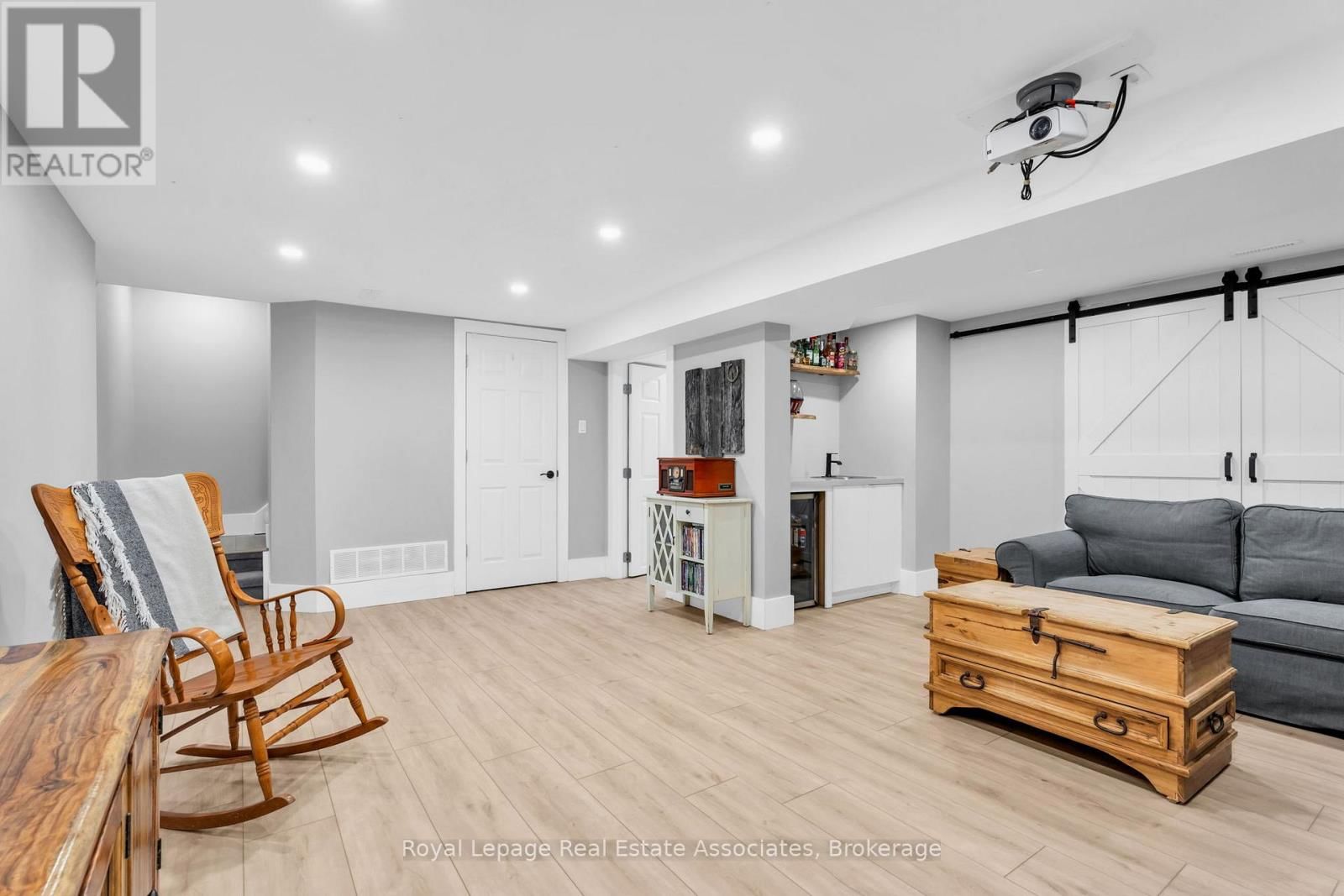 112 SUSAN STREET Image 27