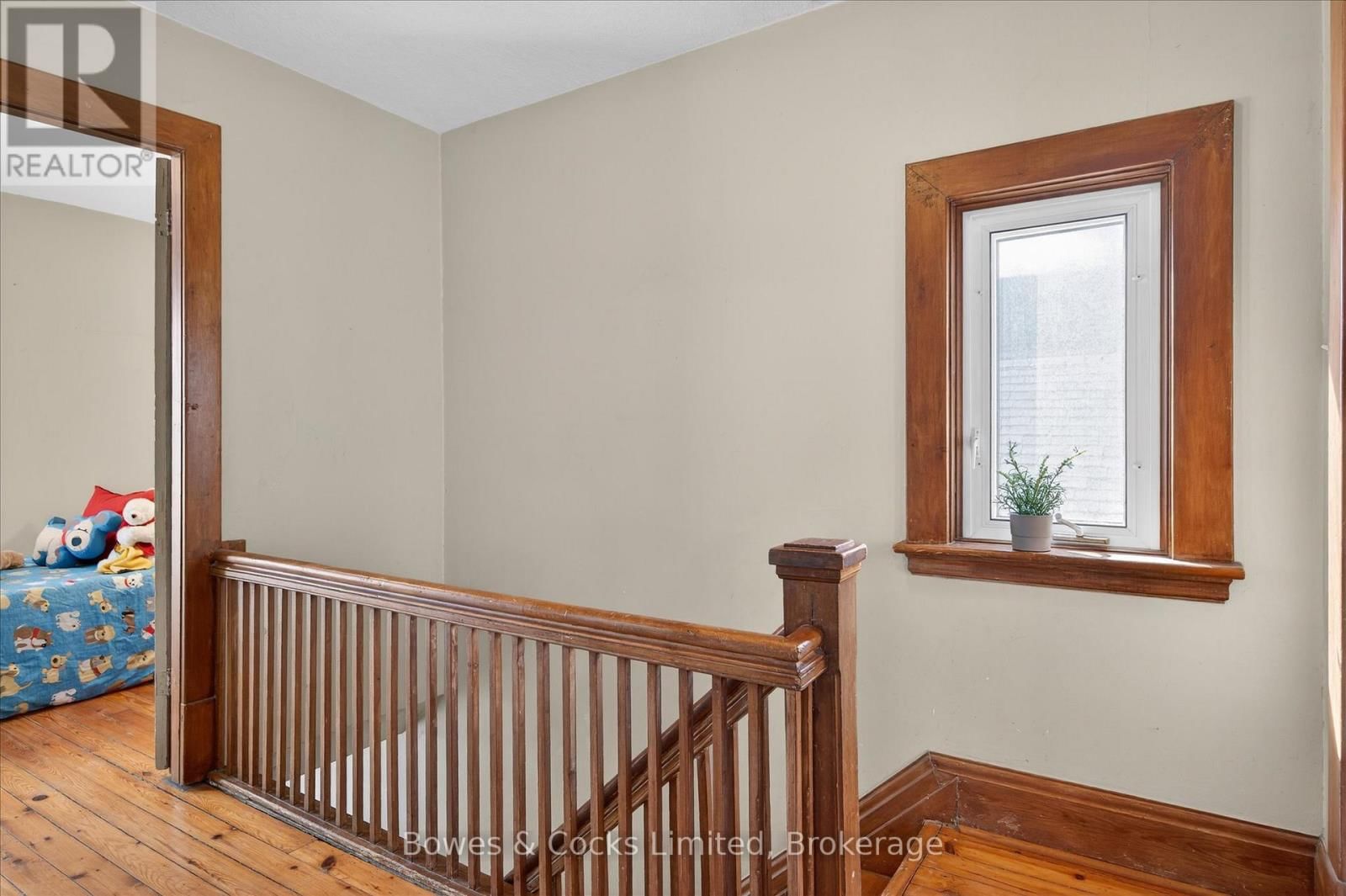 633 DOWNIE STREET Image 32