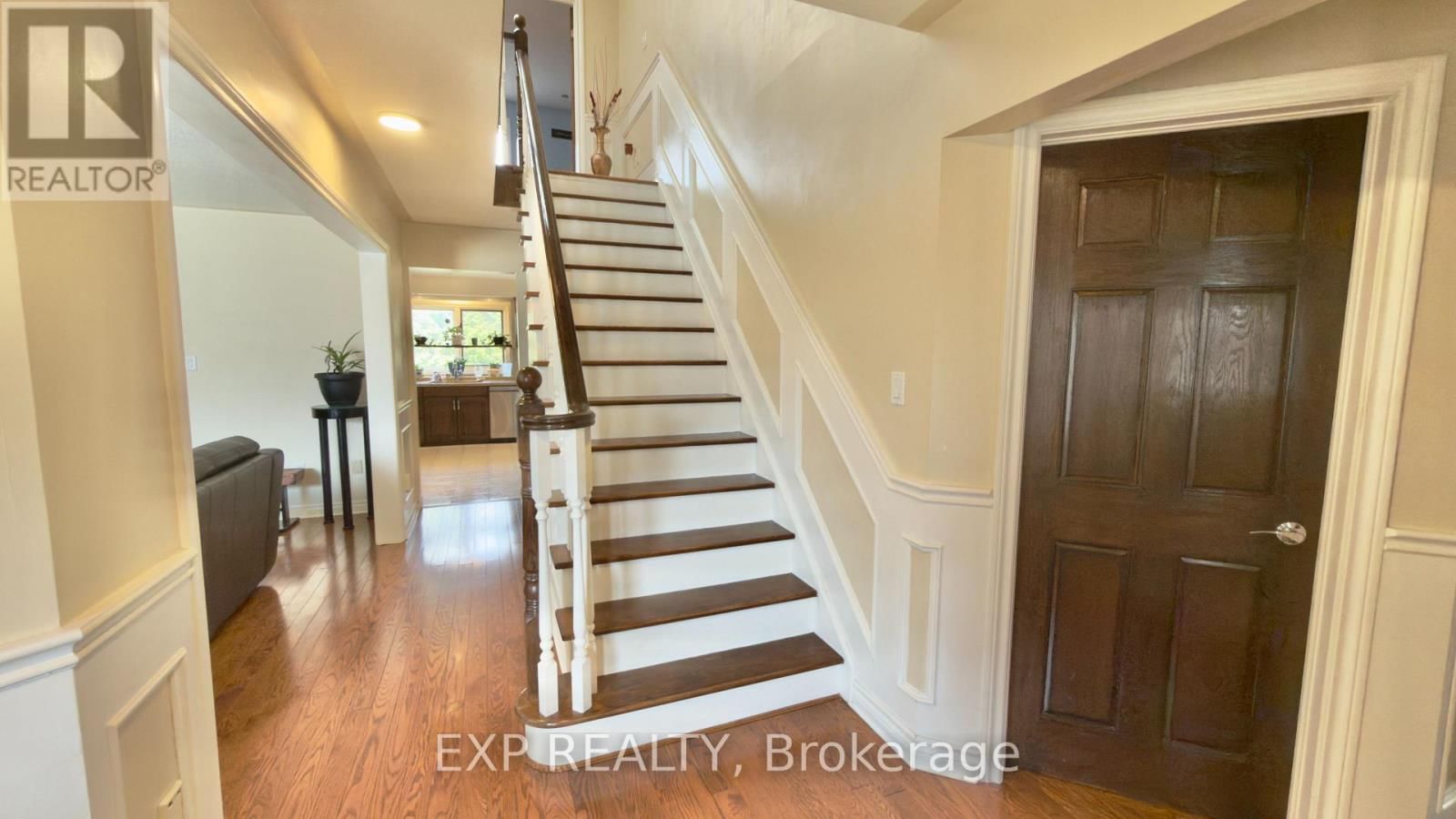 395 BURNETT AVENUE Image 19