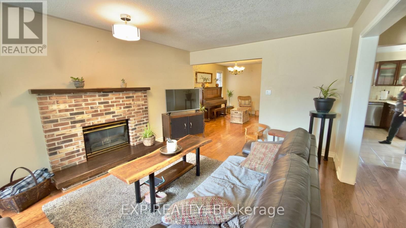 395 BURNETT AVENUE Image 6