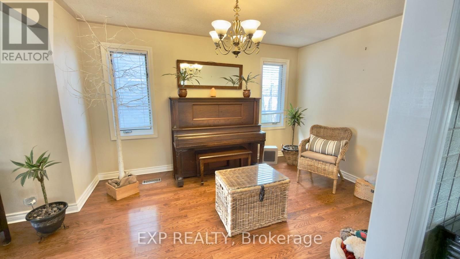 395 BURNETT AVENUE Image 8