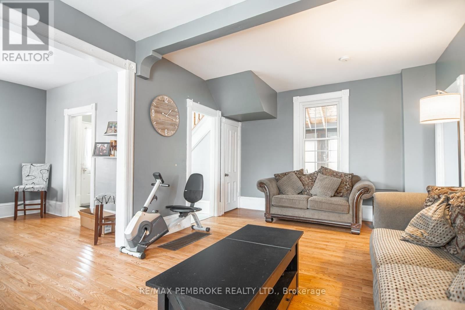 320 MOFFAT STREET Image 8