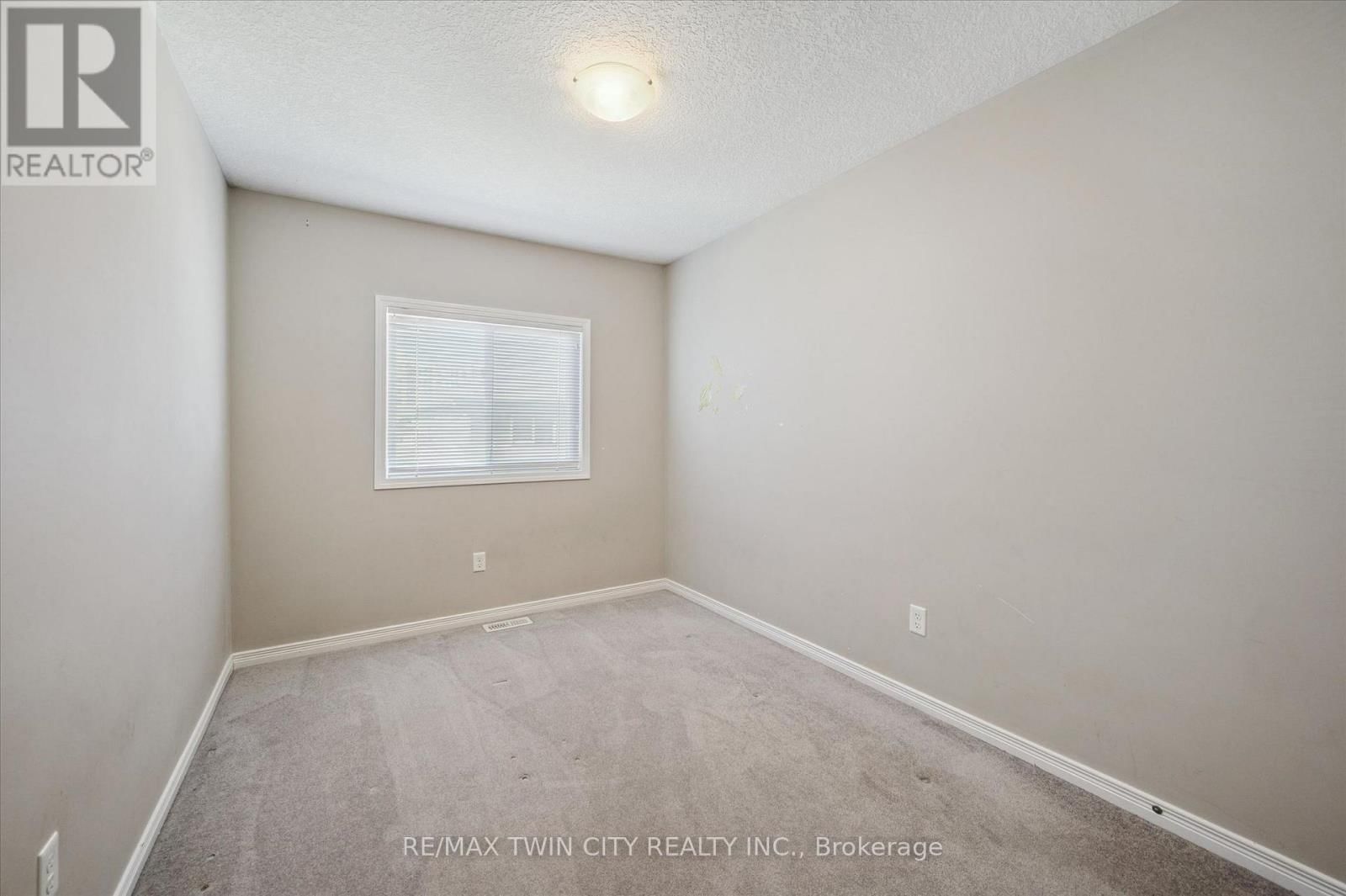 3 - 3045 SPRINGMEADOW ROAD Image 10